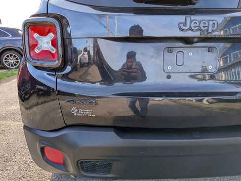 Used 2016 Jeep Renegade Latitude AWD/4WD image 14