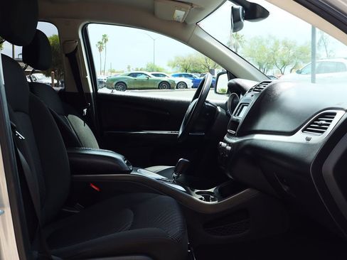 Used 2020 Dodge Journey SE image 35