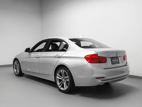 Used 2018 BMW 330i xDrive Sedan AWD/4WD image 3