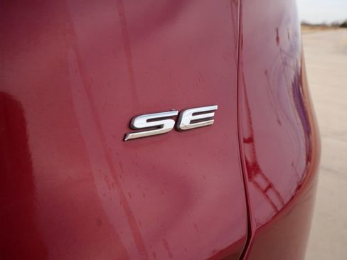 Used 2017 Ford Fusion SE w/ Equipment Group 201A image 9