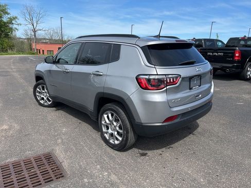 Used 2023 Jeep Compass Latitude AWD/4WD image 5