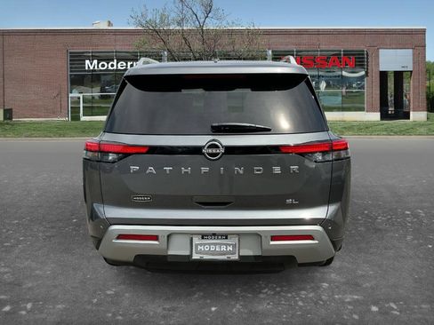 Certified 2024 Nissan Pathfinder SL w/ SL Premium Package FWD image 3