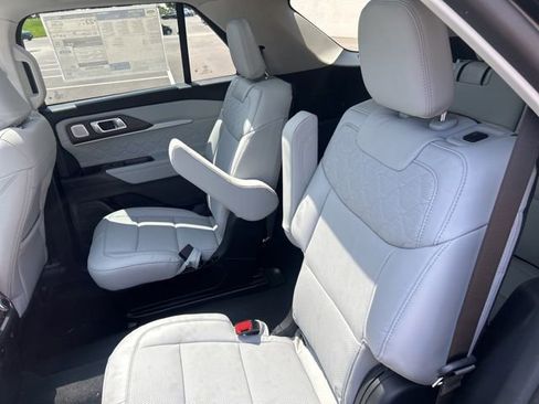 New 2026 Ford Explorer Platinum AWD/4WD image 18