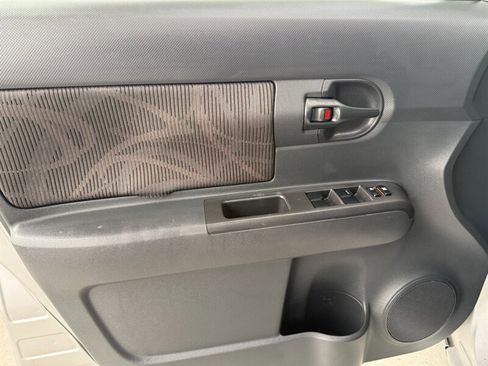 Used 2014 Scion xB image 22