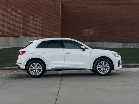 Certified 2025 Audi Q3 2.0T Premium w/ Convenience Package image 3