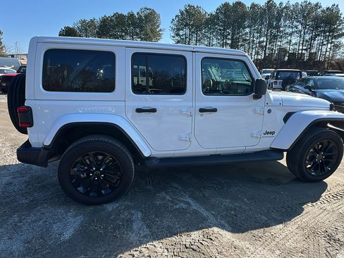 Used 2025 Jeep Wrangler Sahara 4xe image 7