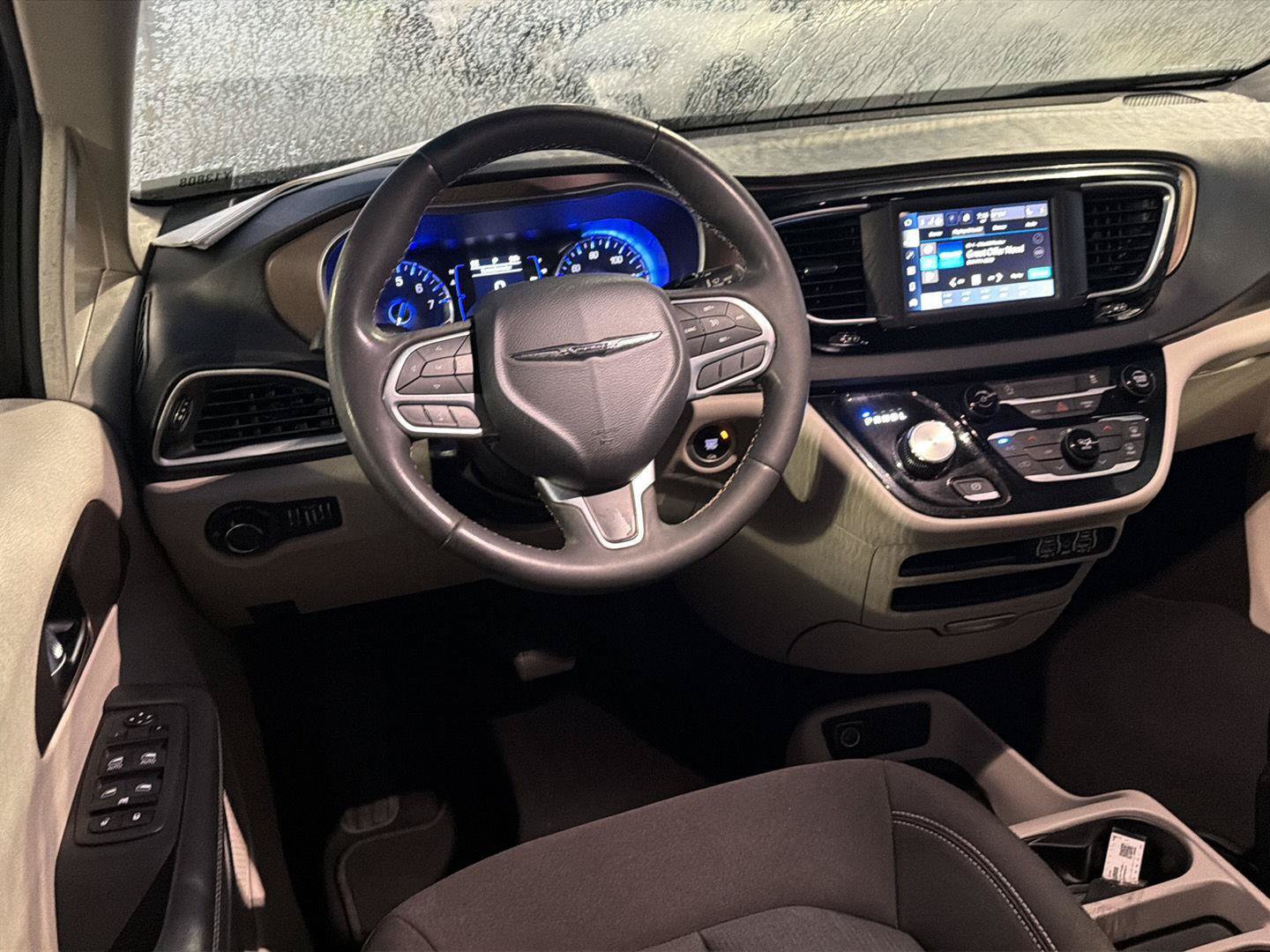 Used 2023 Chrysler Voyager LX FWD image 16