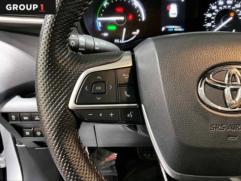 Certified 2022 Toyota Sienna XLE Woodland Edition image 24