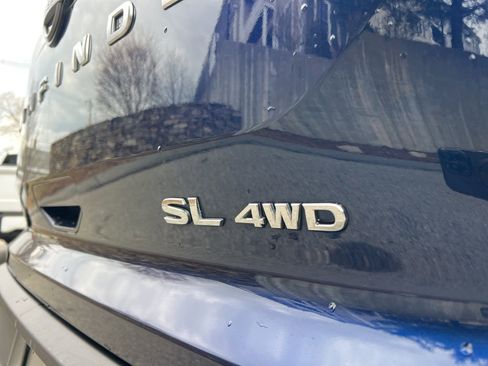 Used 2024 Nissan Pathfinder SL AWD/4WD image 11