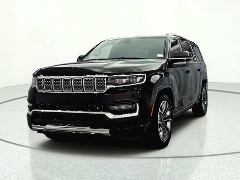 Used 2022 Jeep Grand Wagoneer Series III w/ Rear-Seat Entertainment Group AWD/4WD image 2