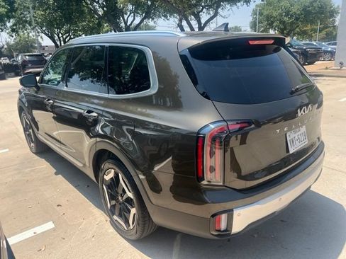Used 2024 Kia Telluride EX w/ EX Captain's Chair Package AWD/4WD image 3