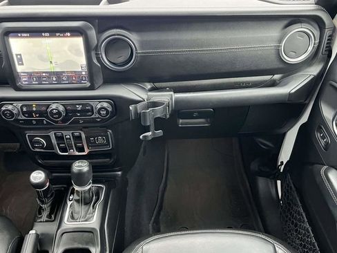 Used 2018 Jeep Wrangler Unlimited Sahara image 18