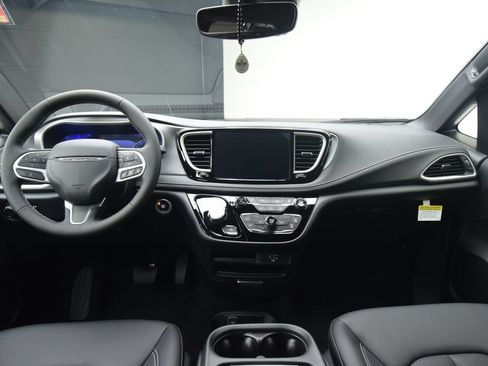 New 2027 Chrysler Pacifica Select AWD/4WD image 34