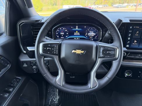 Used 2023 Chevrolet Silverado 1500 LT AWD/4WD image 17