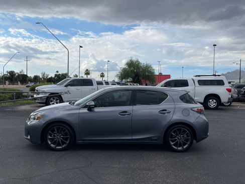 Used 2013 Lexus CT 200h w/ Premium Pkg w/Navigation FWD image 2