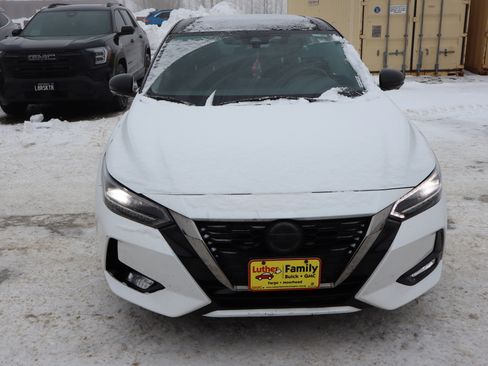 Used 2023 Nissan Sentra SR w/ SR Premium Package image 2