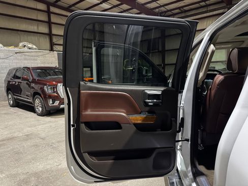 Used 2016 Chevrolet Silverado 2500 High Country w/ Duramax Plus Package image 15