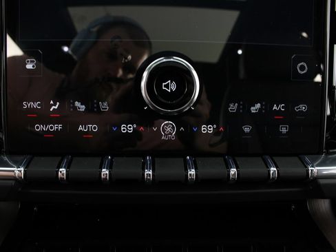 New 2026 GMC Yukon XL Denali w/ Denali Reserve Package AWD/4WD image 8
