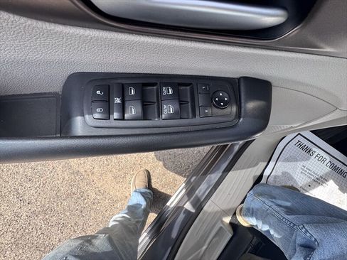 Used 2018 Chrysler Pacifica Touring-L FWD image 22