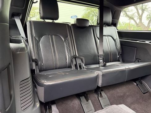 Used 2023 Ford Expedition Platinum AWD/4WD image 21