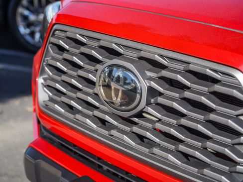 Certified 2022 Toyota Tacoma TRD Off-Road w/ Technology Package image 3