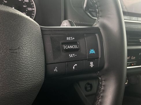 Used 2025 Nissan Rogue SV FWD image 29