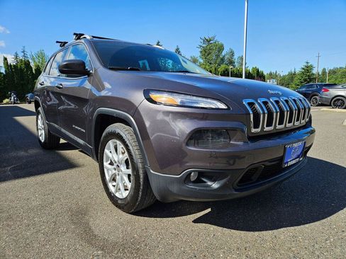Used 2015 Jeep Cherokee Latitude w/ Cold Weather Group AWD/4WD image 6