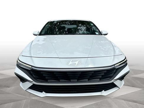 Used 2024 Hyundai Elantra SEL FWD image 3