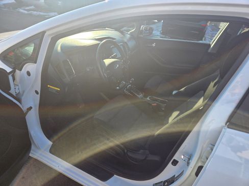 Used 2017 Kia Forte S image 4