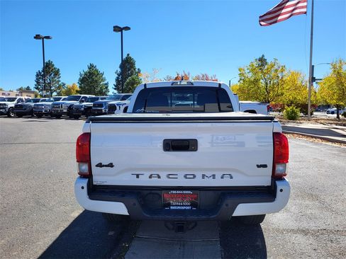 Used 2017 Toyota Tacoma TRD Sport w/ Premium & Technology Package image 5