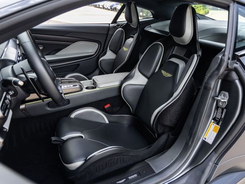 Used 2025 Aston Martin Vanquish image 40