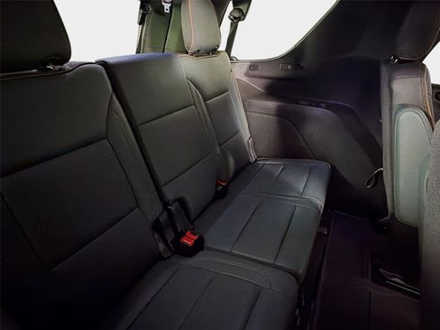 Certified 2025 GMC Yukon AT4 w/ AT4 Premium Package AWD/4WD image 27
