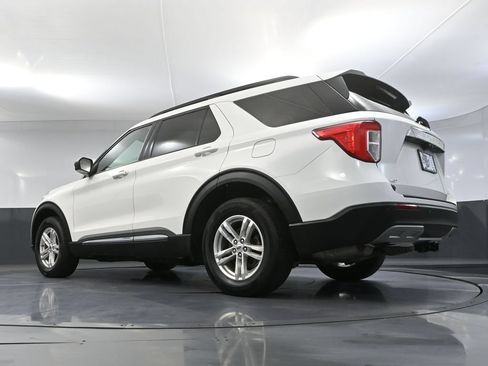 Used 2022 Ford Explorer XLT AWD/4WD image 56