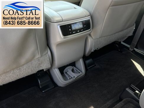 Used 2017 Toyota Highlander XLE FWD image 19