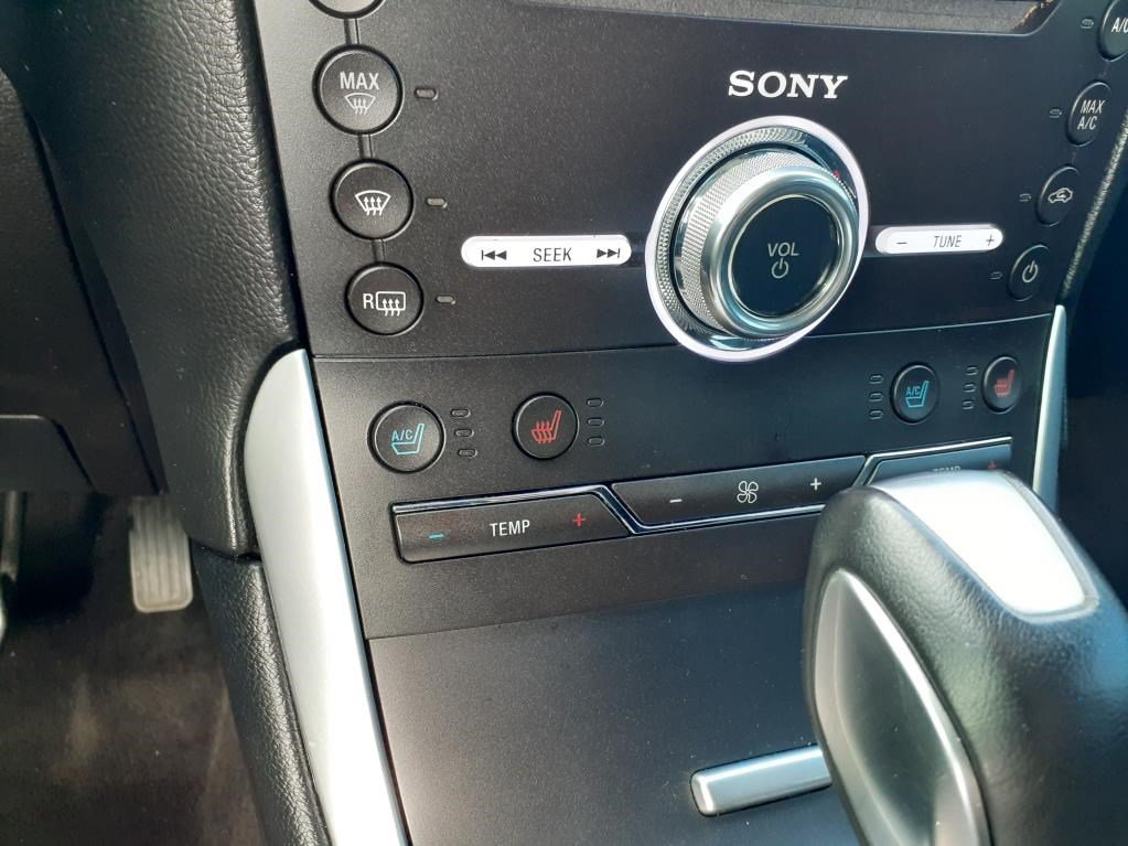 Used 2018 Ford Edge Titanium w/ Equipment Group 301A AWD/4WD image 9