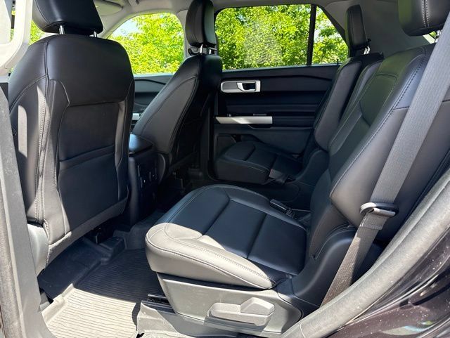 Used 2024 Ford Explorer XLT w/ Equipment Group 202A AWD/4WD image 37