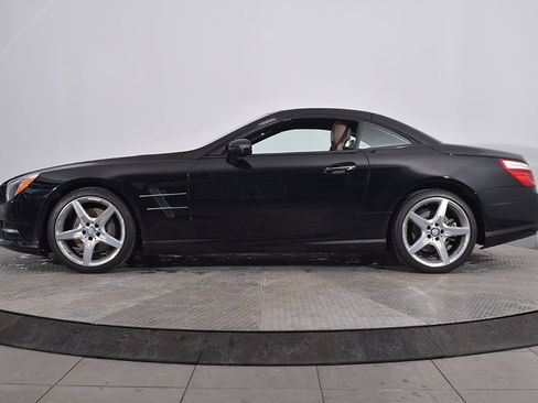 Used 2016 Mercedes-Benz SL 550 image 2