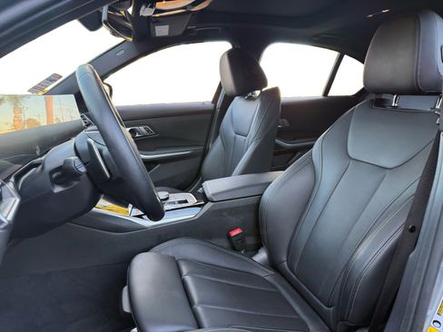 Used 2023 BMW 330i Sedan w/ Premium Package image 9