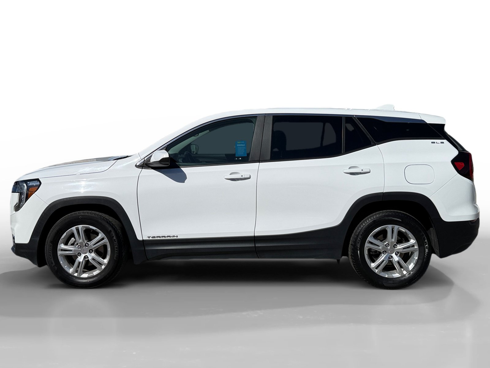 Used 2024 GMC Terrain SLE FWD image 2