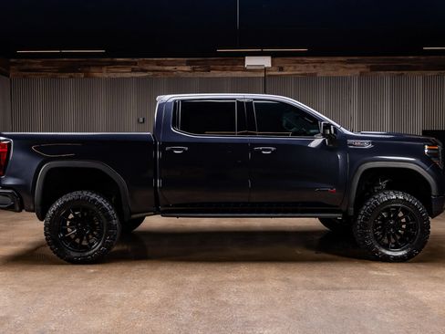 Used 2022 GMC Sierra 1500 AT4 w/ AT4 Premium Package AWD/4WD image 11