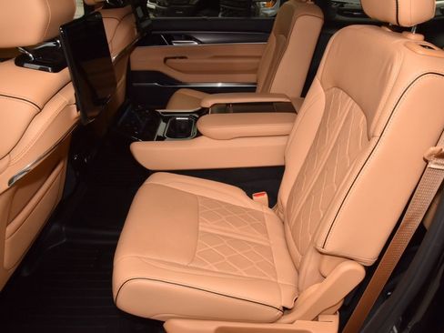 Used 2024 Jeep Grand Wagoneer Series III w/ Rear Seat Video Group 1 AWD/4WD image 14
