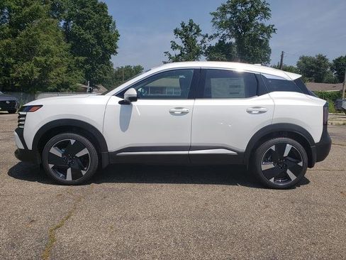 New 2025 Nissan Kicks SR w/ SR Premium Package image 3