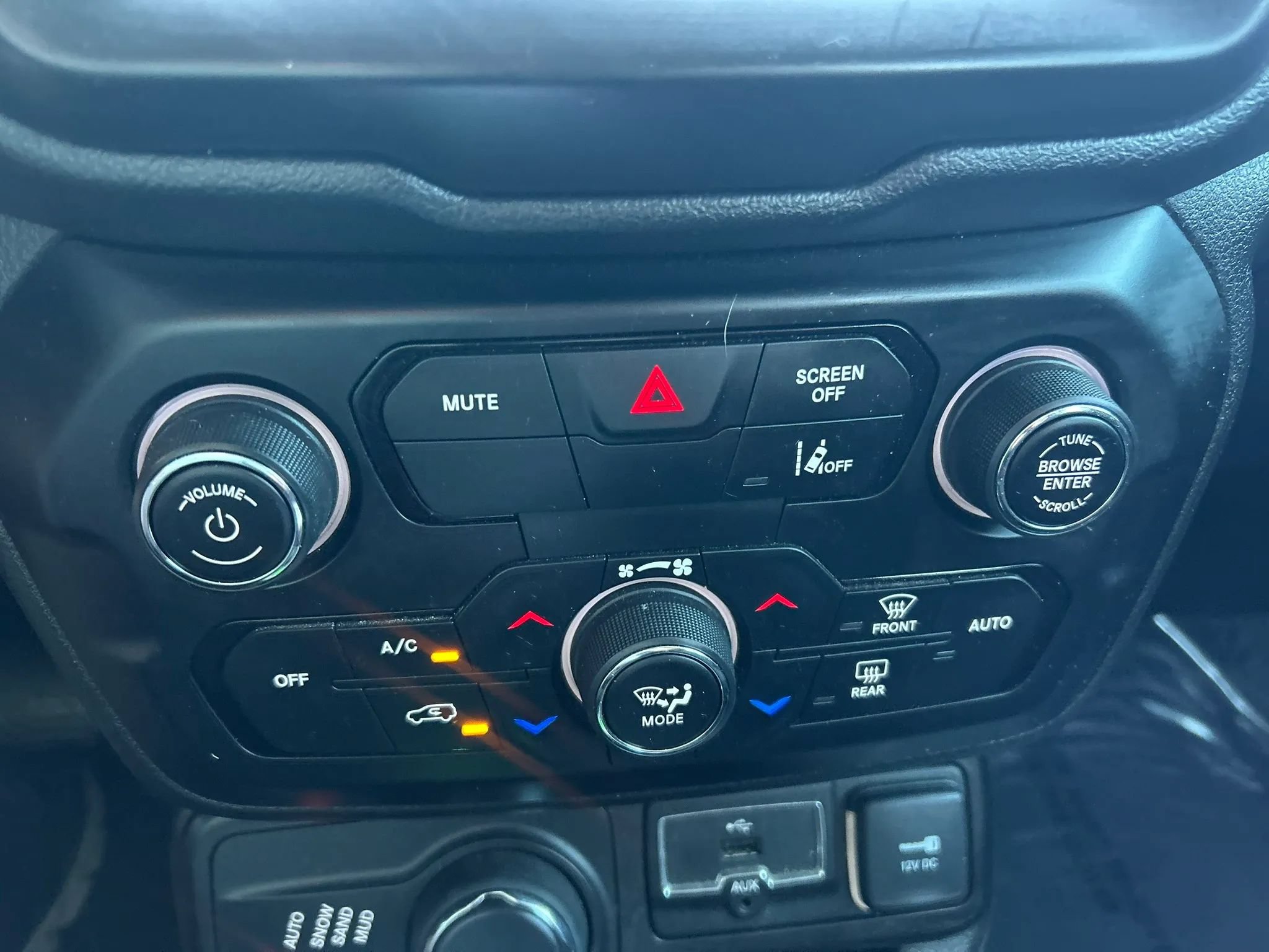 Used 2022 Jeep Renegade Latitude AWD/4WD image 8