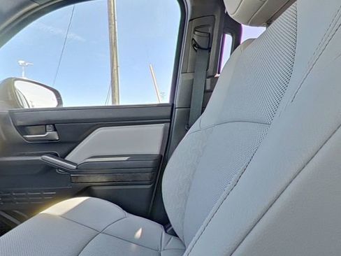 Used 2025 Toyota Tacoma Limited AWD/4WD image 26