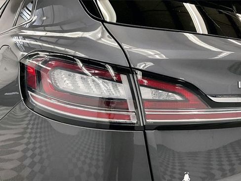 Used 2022 Lincoln Nautilus Reserve w/ Monochromatic Package image 32