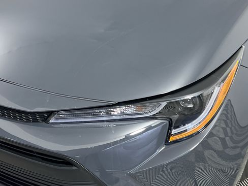 Used 2025 Toyota Corolla LE FWD image 12