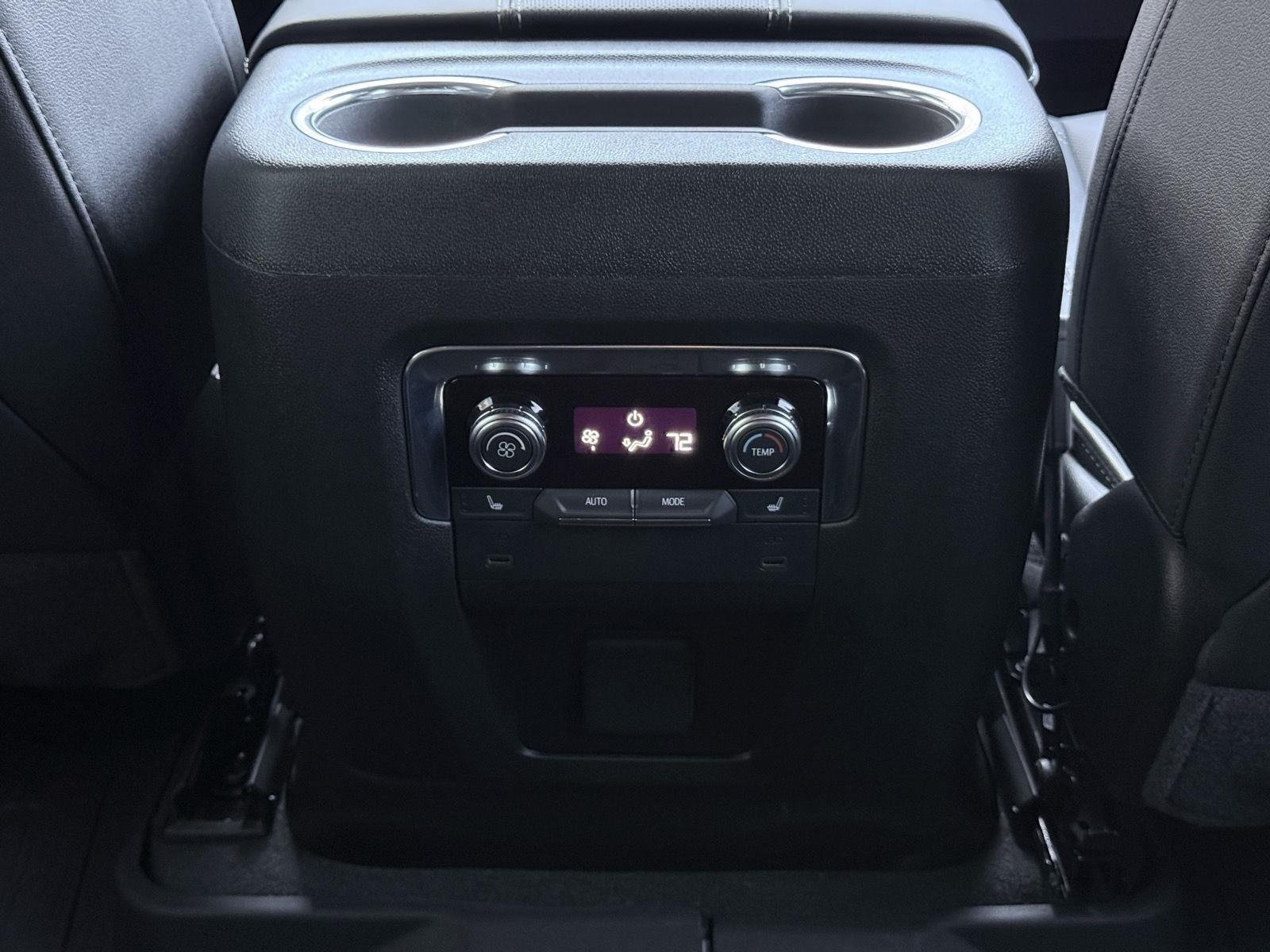 Used 2026 GMC Yukon Elevation AWD/4WD image 32