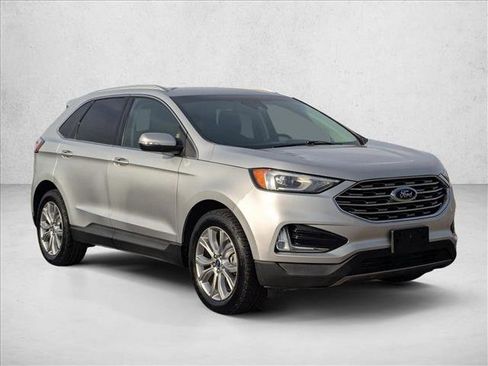 Used 2019 Ford Edge Titanium image 3