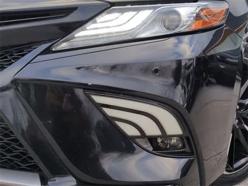 Used 2018 Toyota Camry XSE image 11