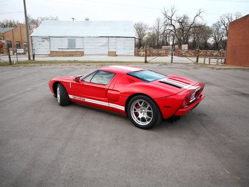 Used 2005 Ford GT image 25